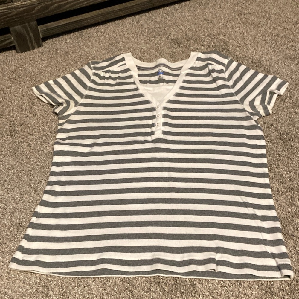 SB Active grey and white striped shirt, size medium